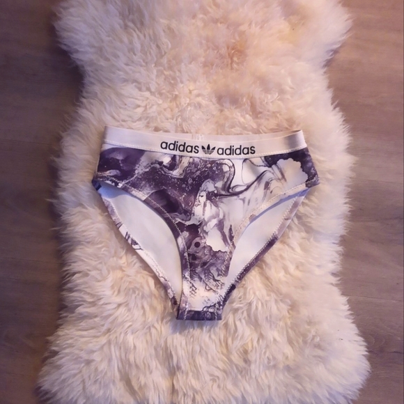 Bikini bottom 🌪️ - Picture 9 of 10